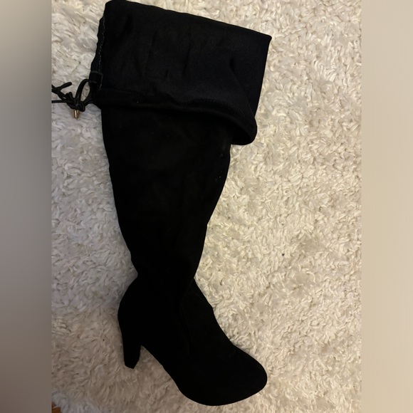 Wide calf black boot - Picture 2 of 3